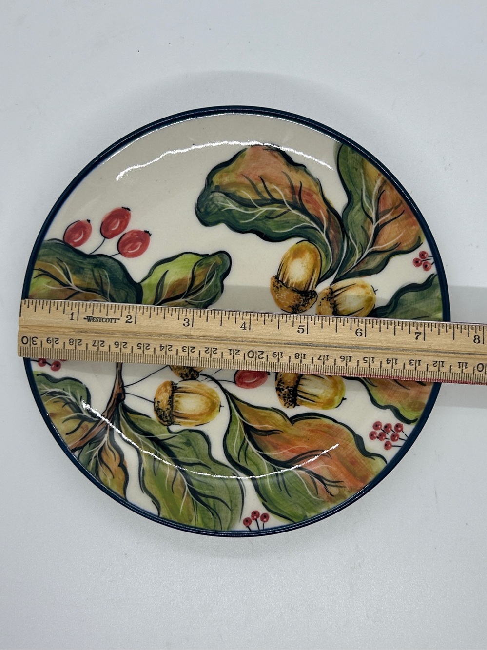 Hand-Painted Acorn & Leaf Cerámica Plate in Green, Yellow & Red - Picture 4 of 7